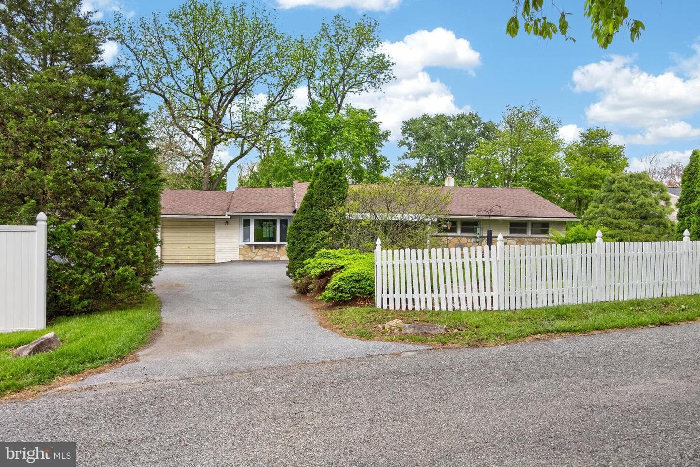 221 Hillside Drive photo 40