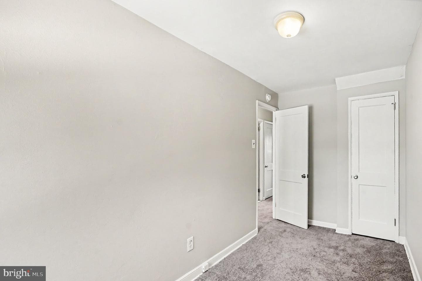 909 Woodlawn Avenue photo 18