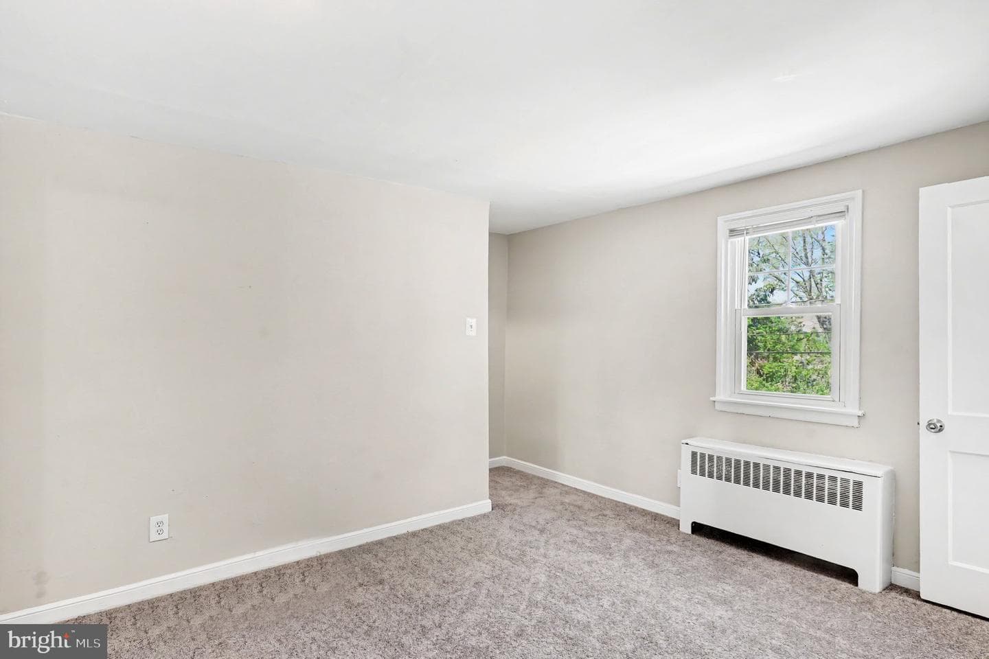 909 Woodlawn Avenue photo 20