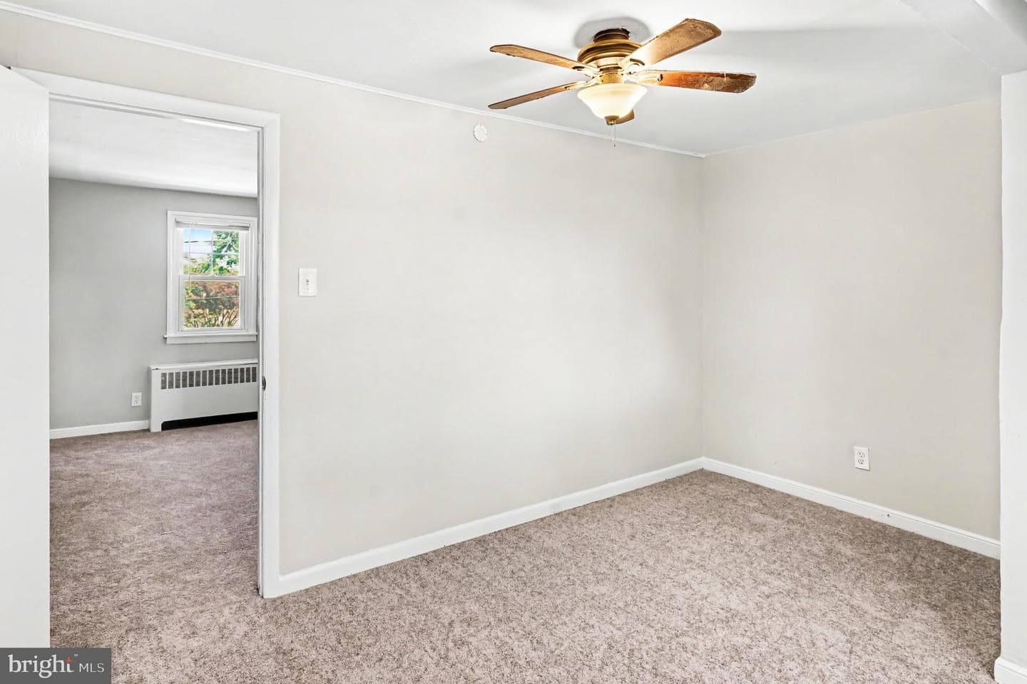 909 Woodlawn Avenue photo 26