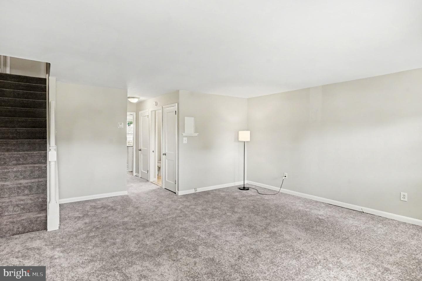 909 Woodlawn Avenue photo 8