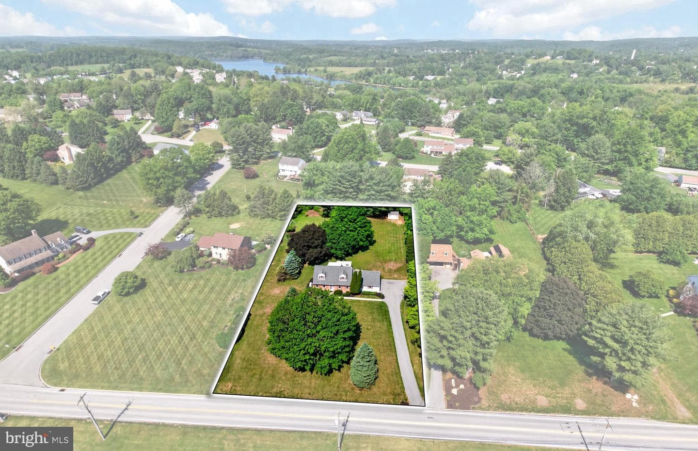 311 Moore Road photo 2