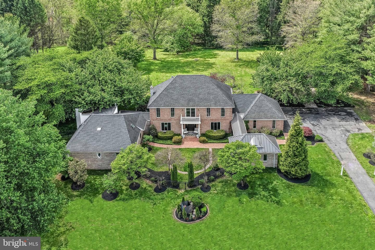 124 Round Hill Road