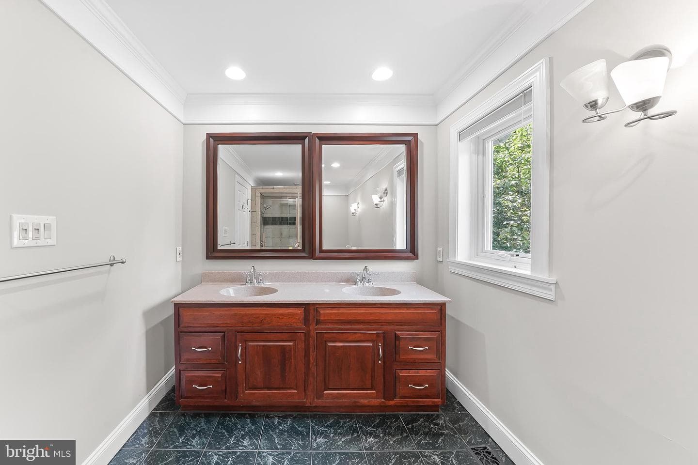 124 Round Hill Road photo 36