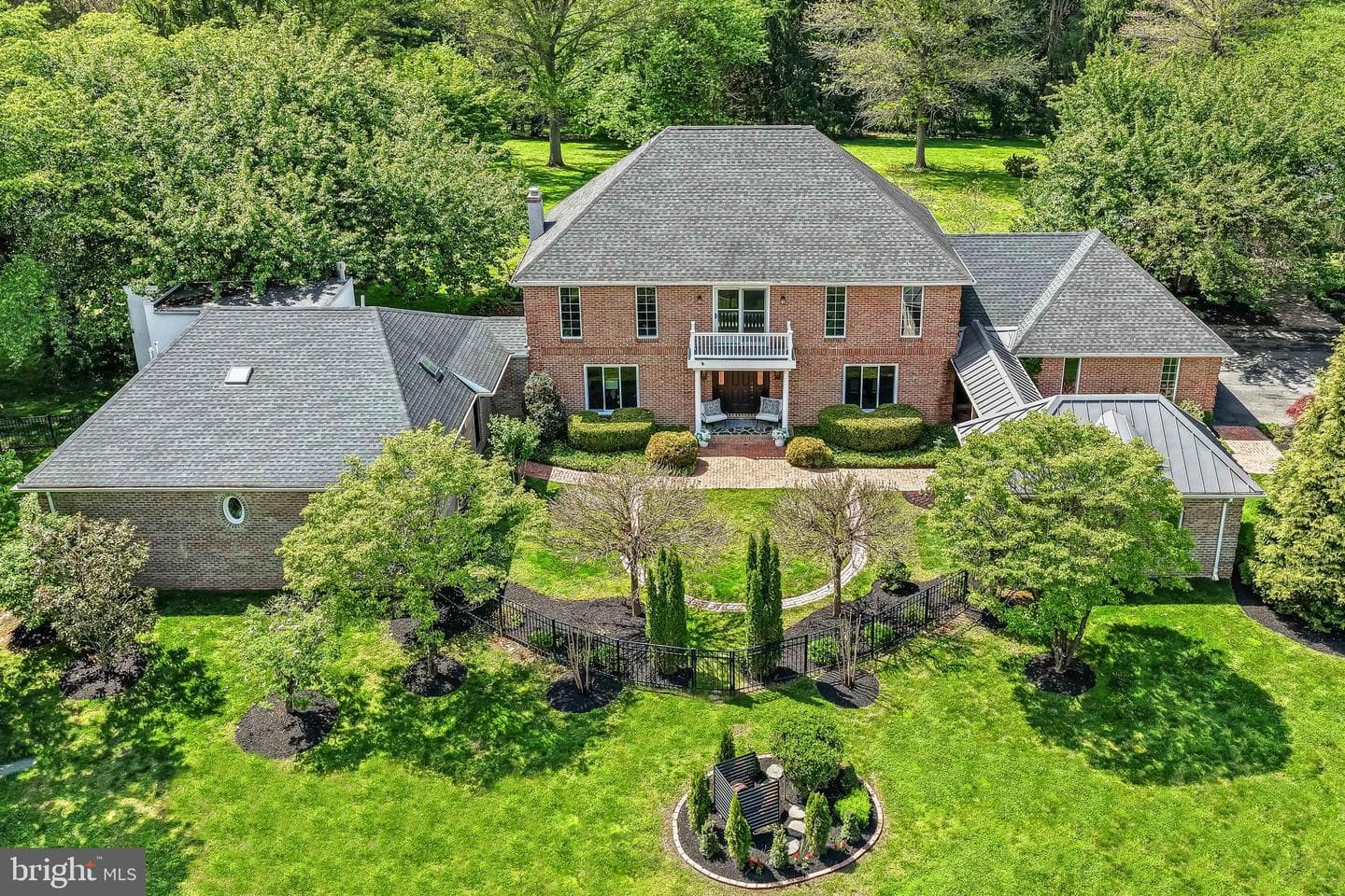 124 Round Hill Road photo 44