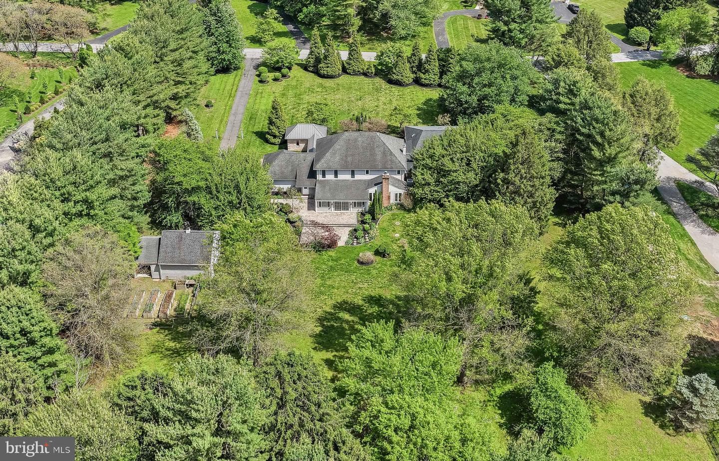 124 Round Hill Road photo 53