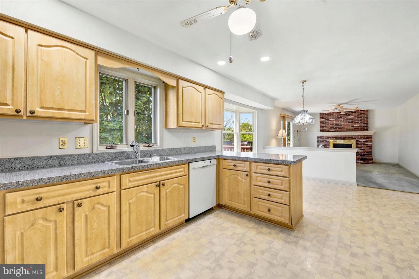 100 Noble Drive photo 8