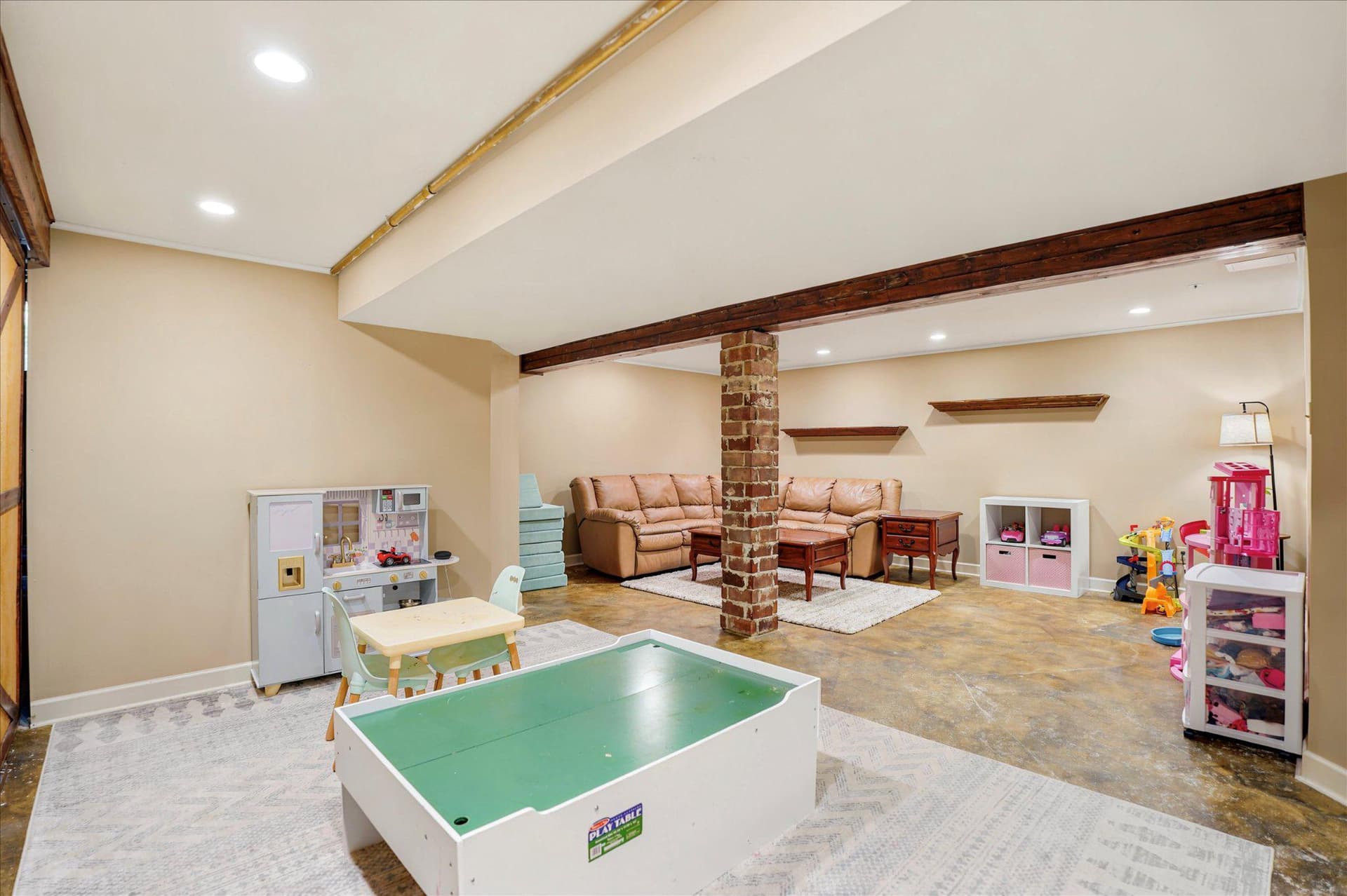 1604 E General Howe Drive photo 19