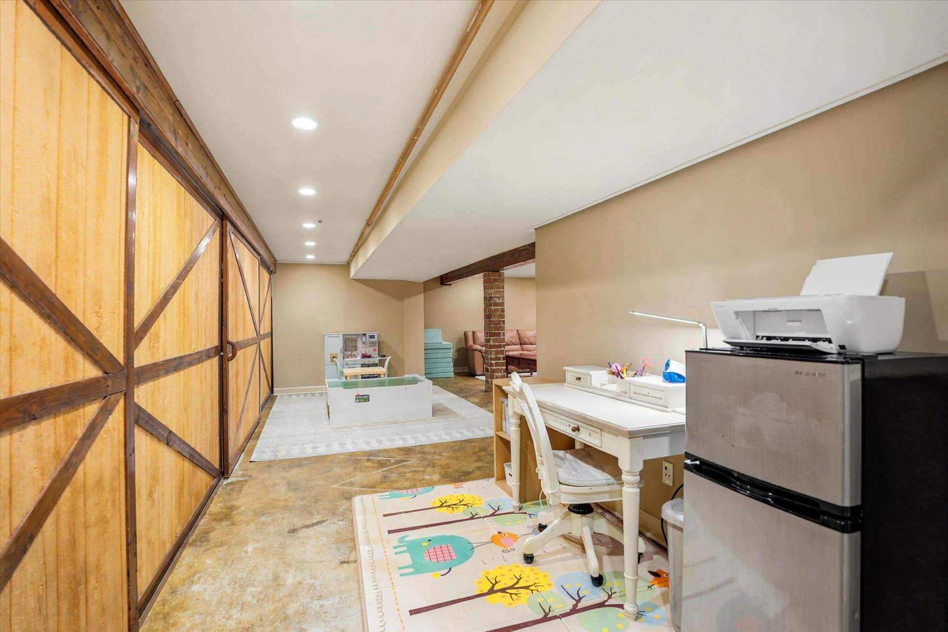 1604 E General Howe Drive photo 20