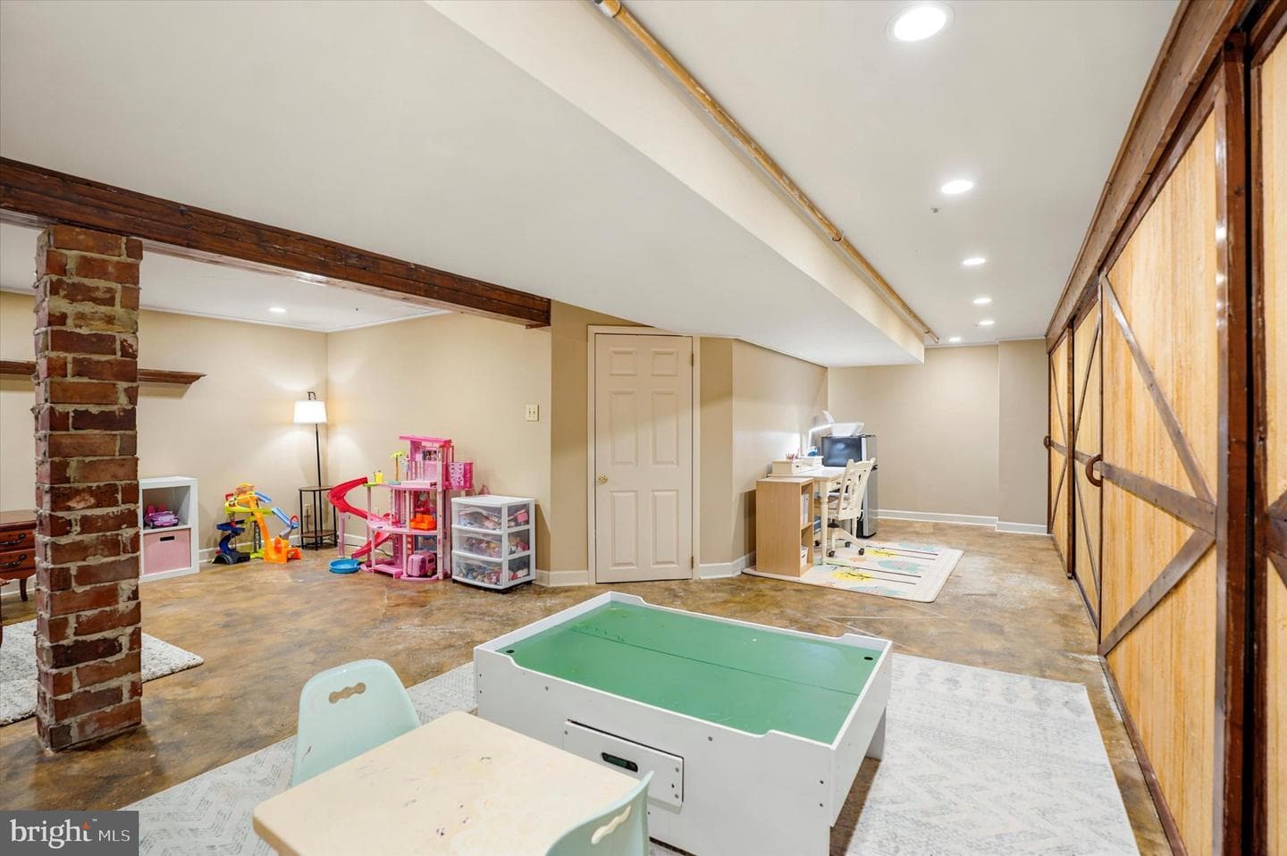 1604 E General Howe Drive photo 21