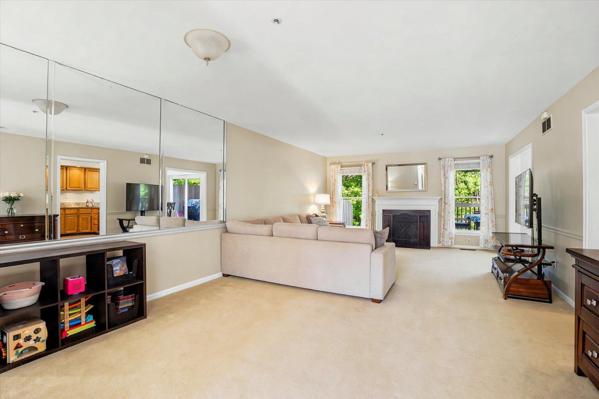 1604 E General Howe Drive photo 3