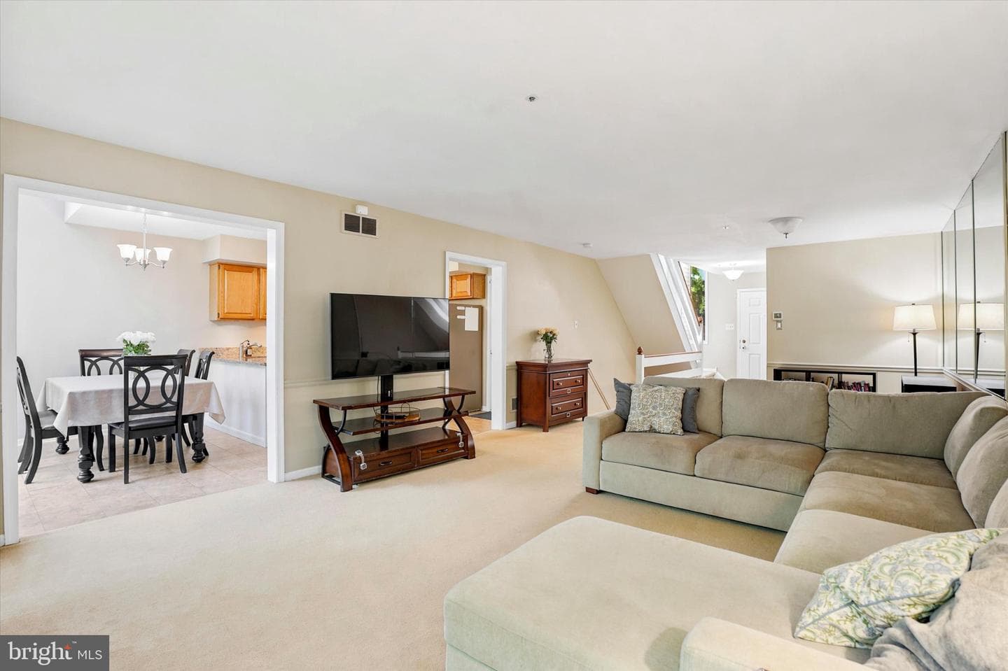 1604 E General Howe Drive photo 4