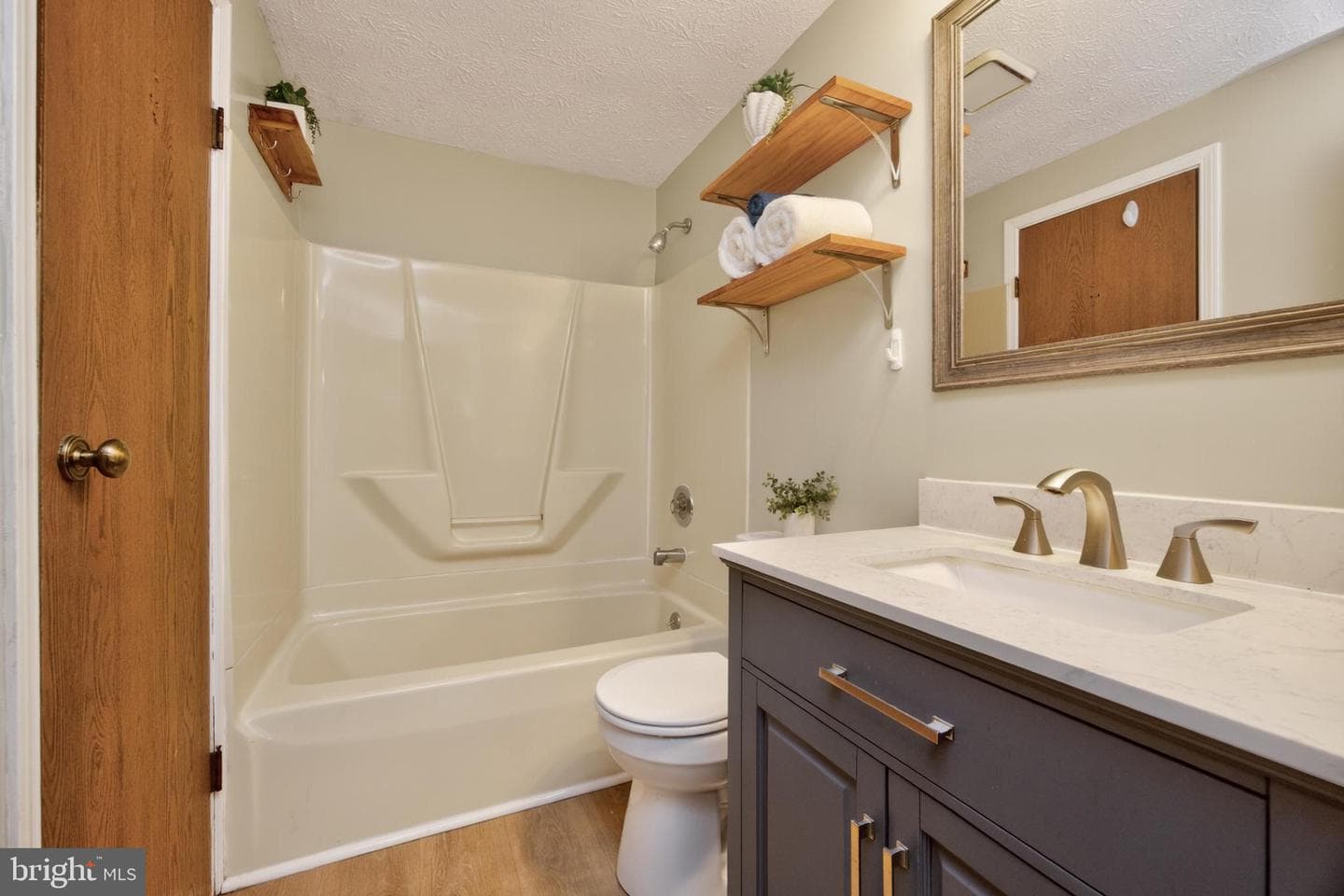 348 Barclay Street photo 17