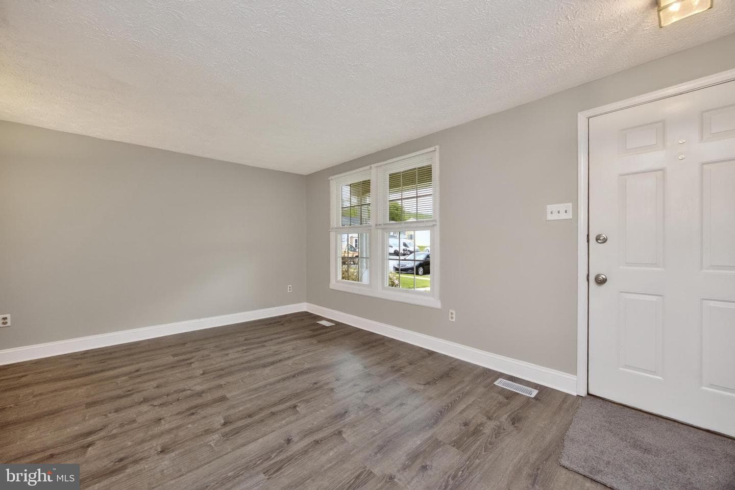 348 Barclay Street photo 4