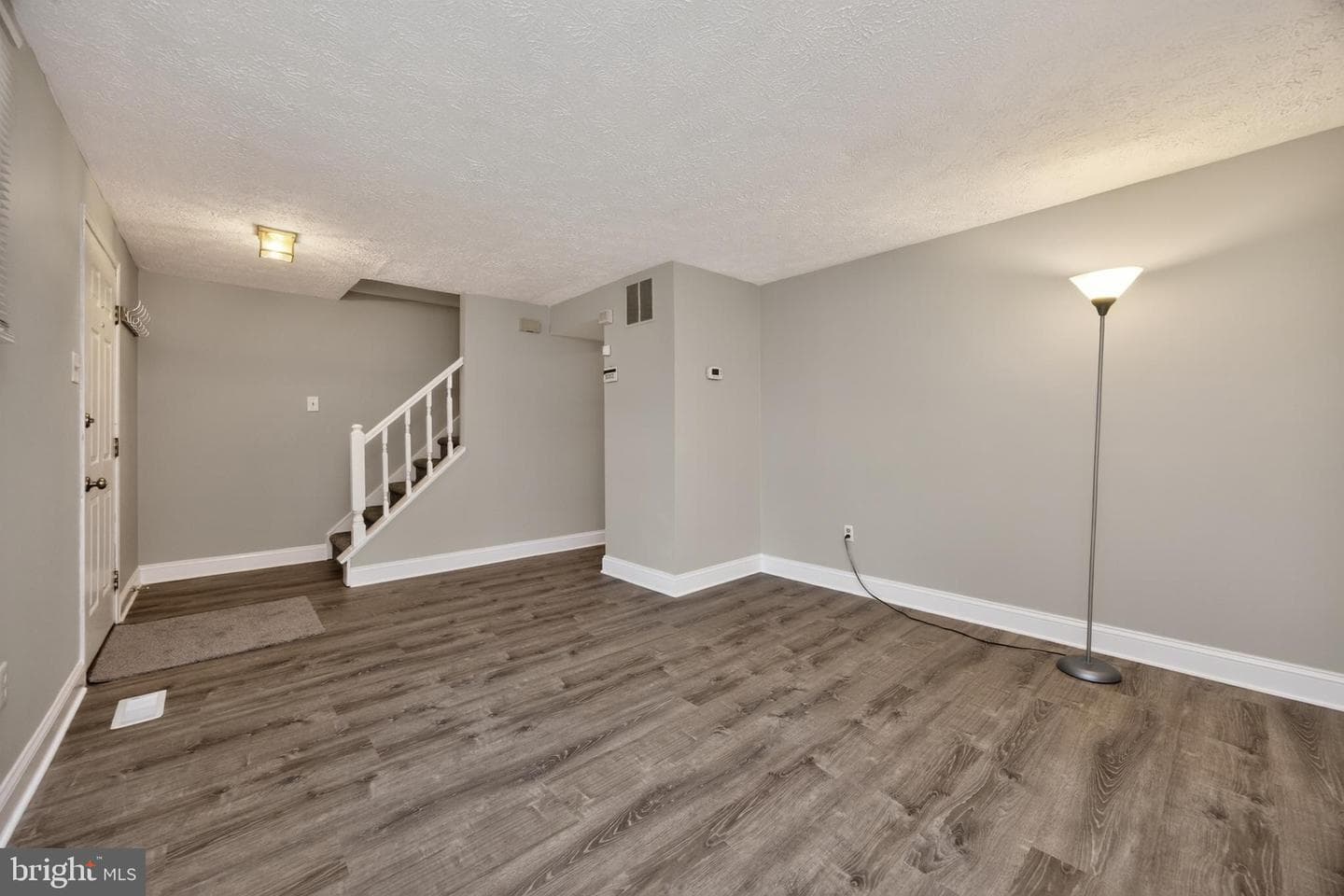 348 Barclay Street photo 6