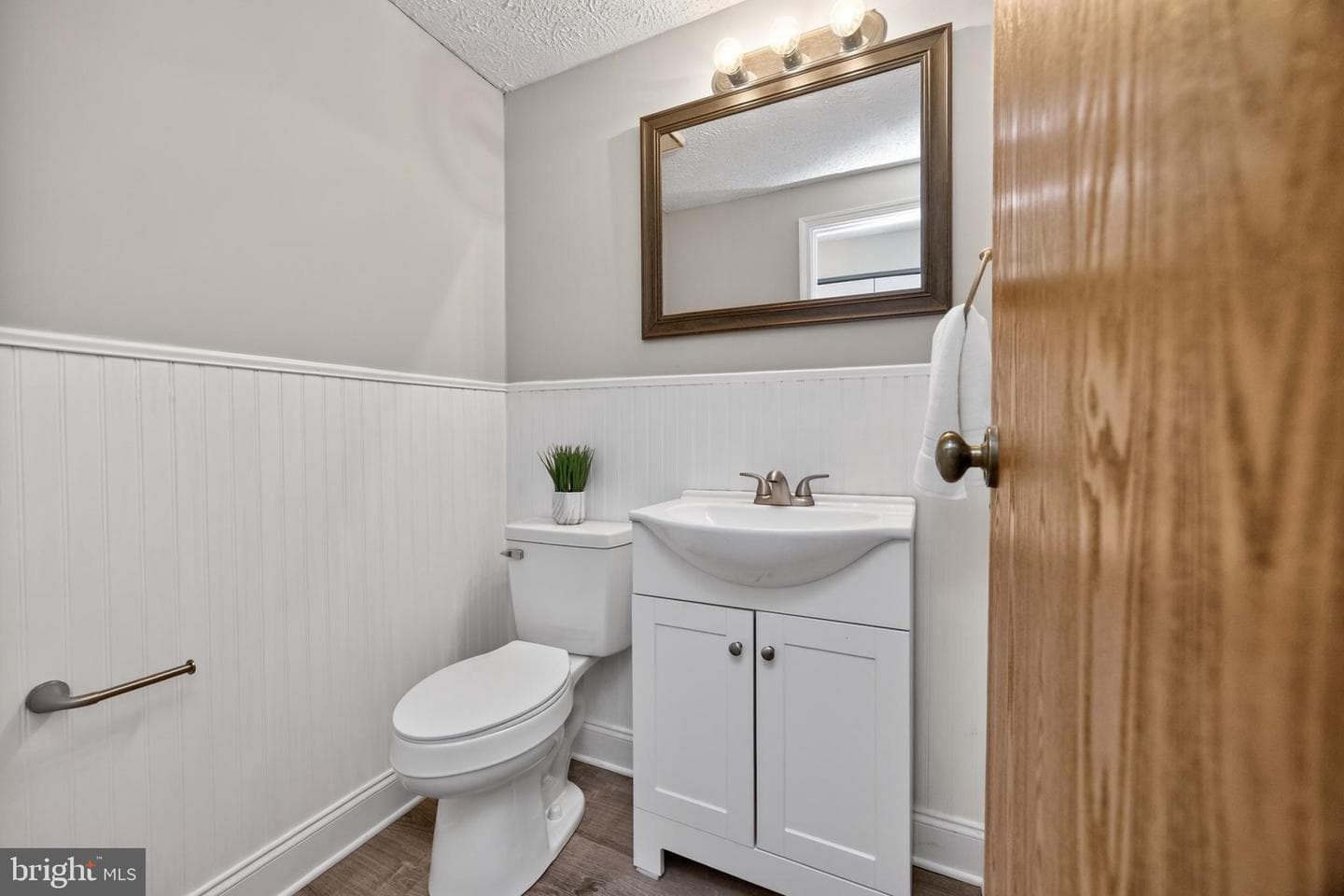 348 Barclay Street photo 8