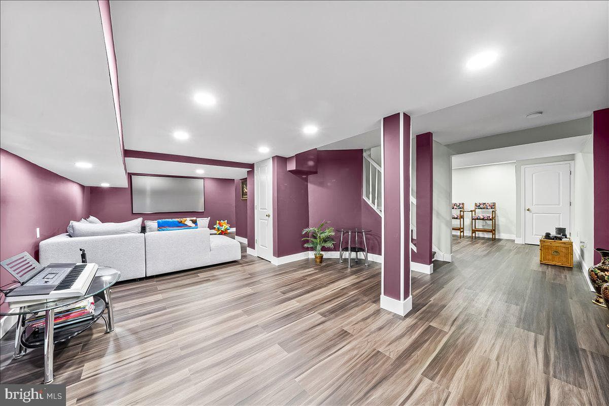 408 Brentford Road photo 31