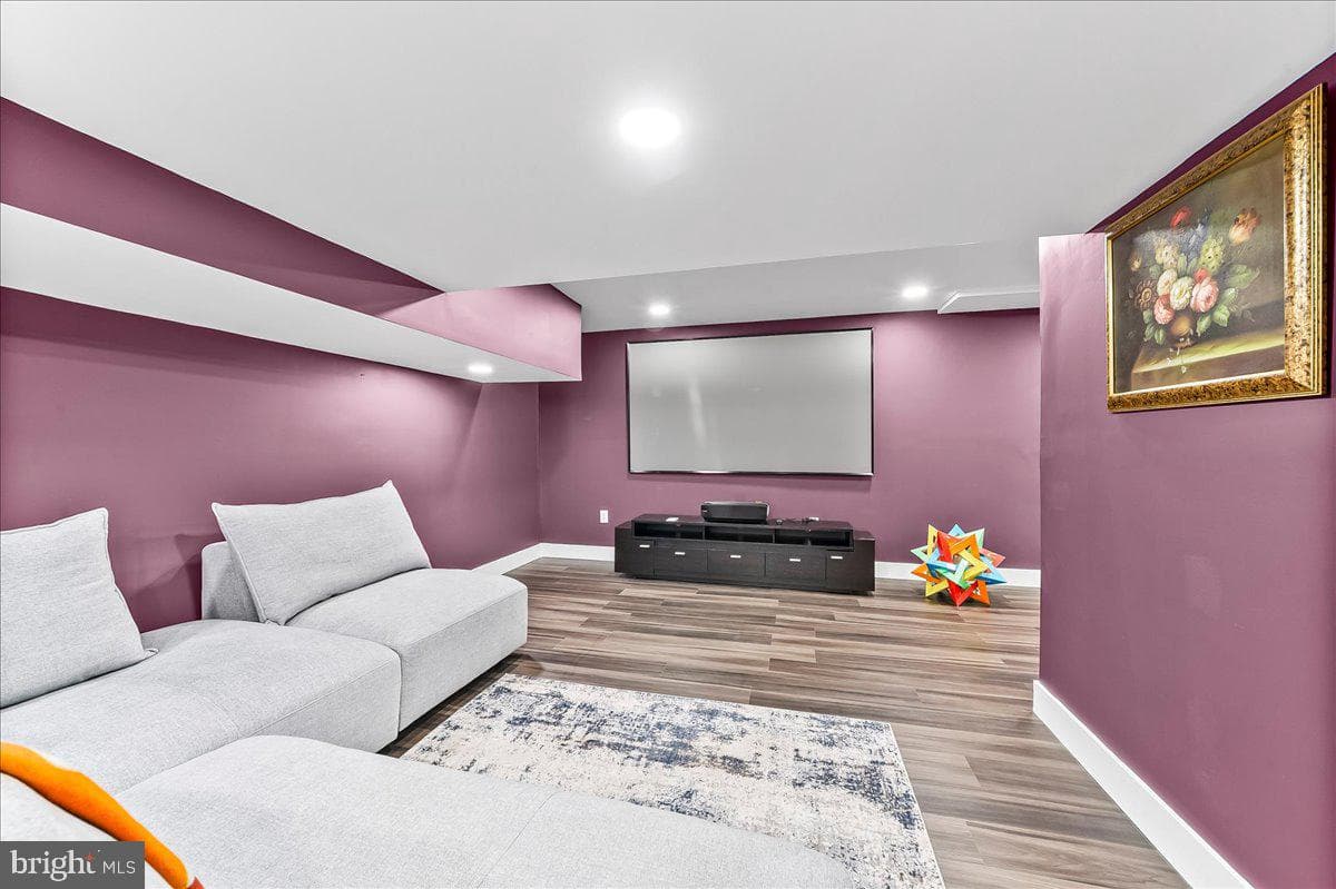 408 Brentford Road photo 32