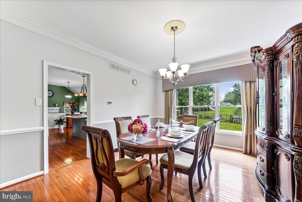 408 Brentford Road photo 6