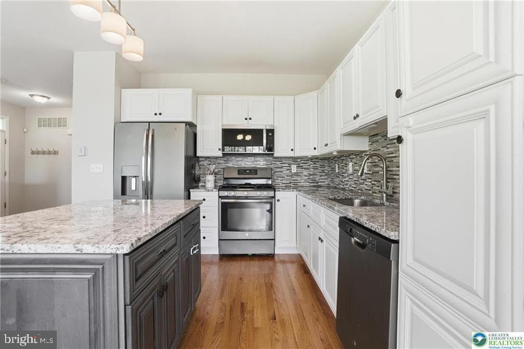 321 E 3rd Street photo 16