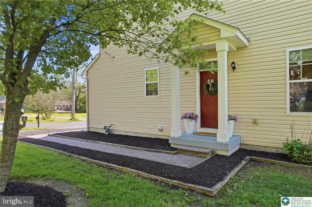 321 E 3rd Street photo 4