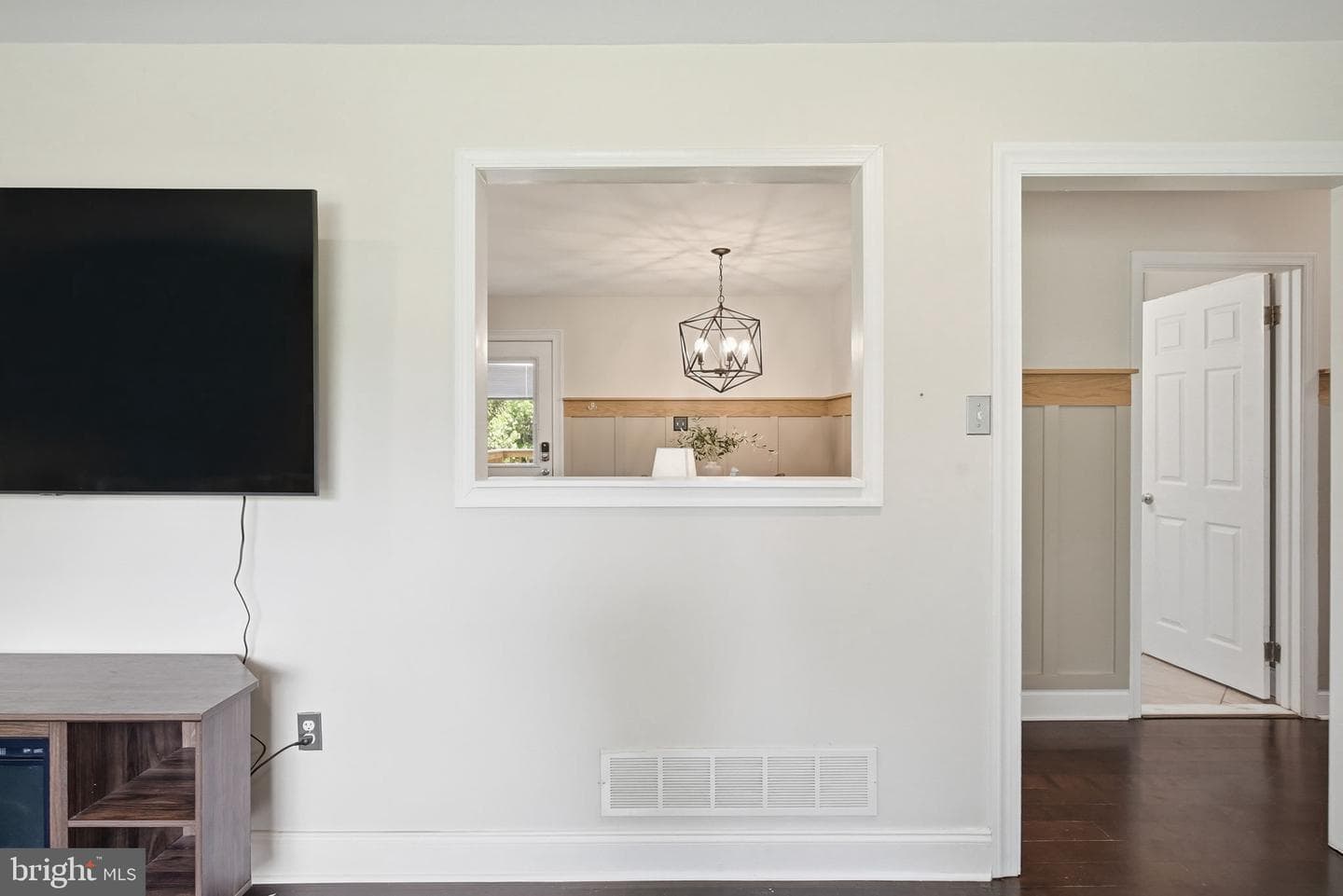60 Roberts Circle photo 13