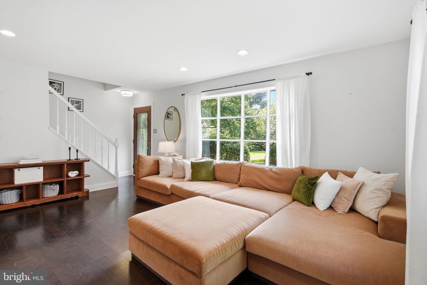 60 Roberts Circle photo 4