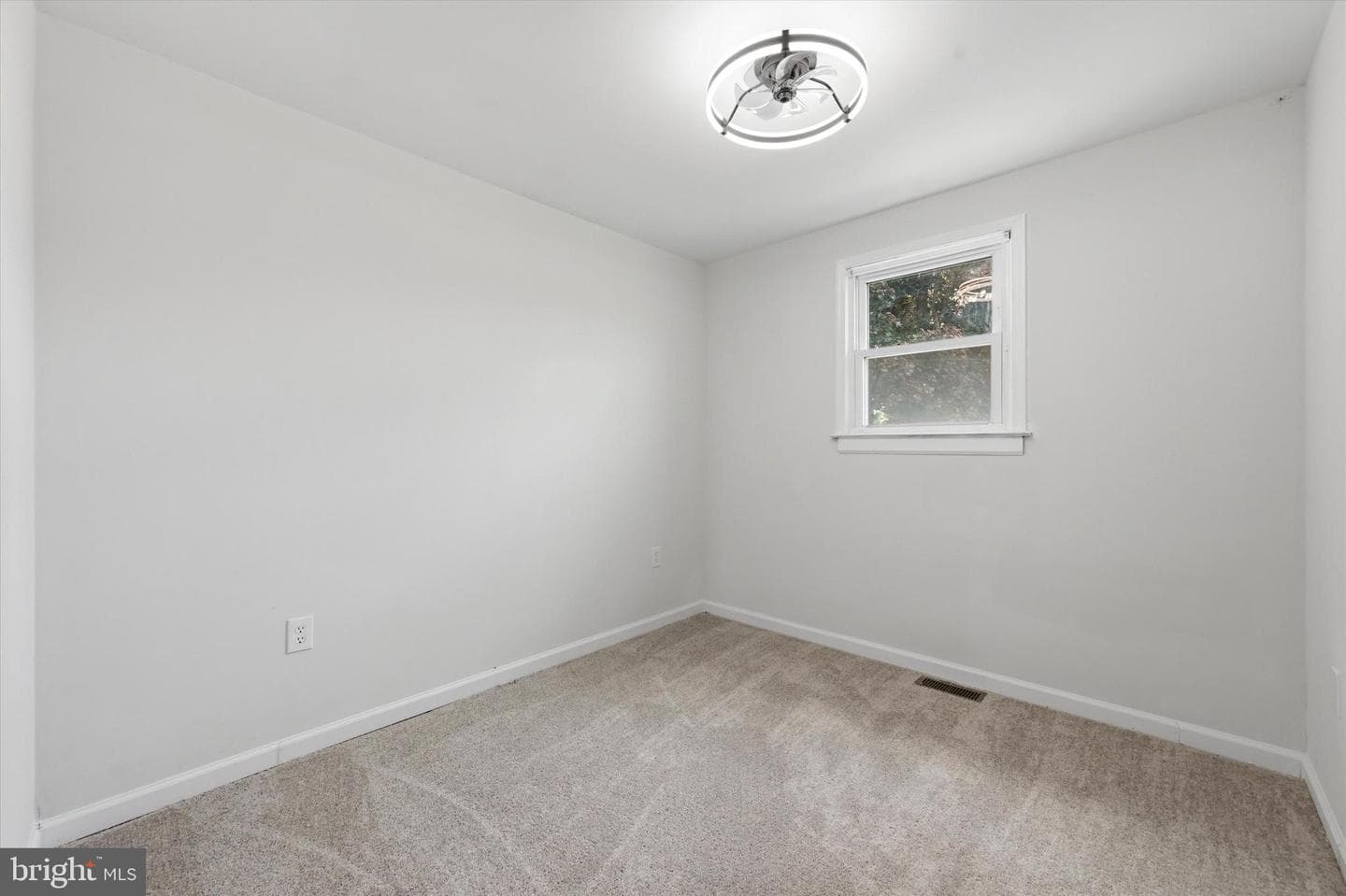 155 Glencrest Road photo 16