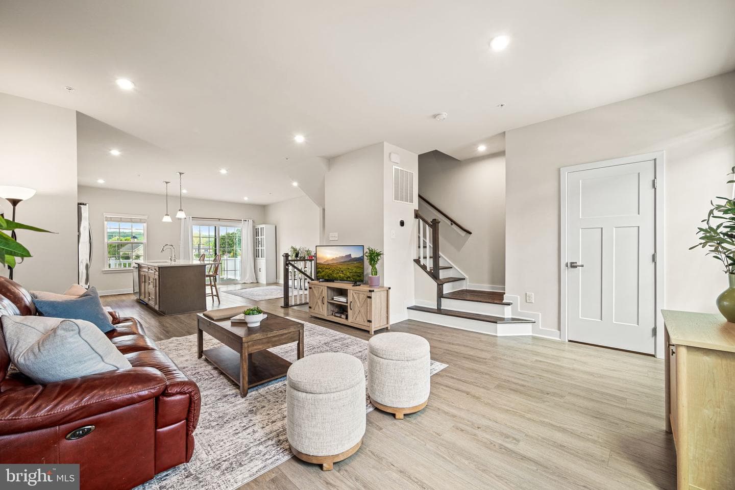112 Arcadia Way photo 3