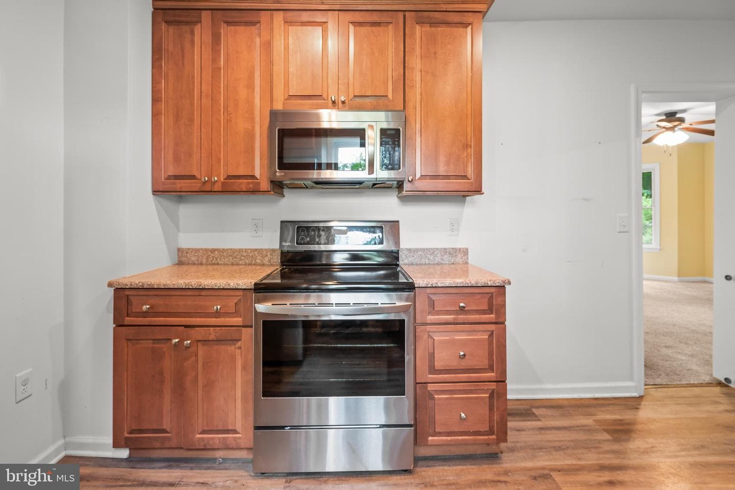 61 Bradley Avenue photo 13