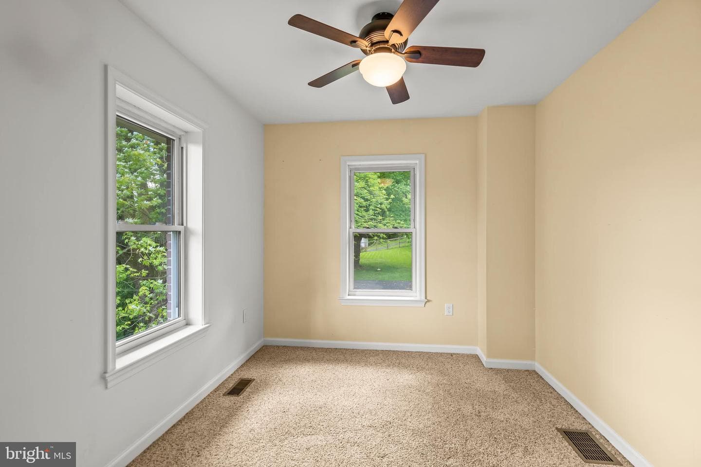 61 Bradley Avenue photo 24