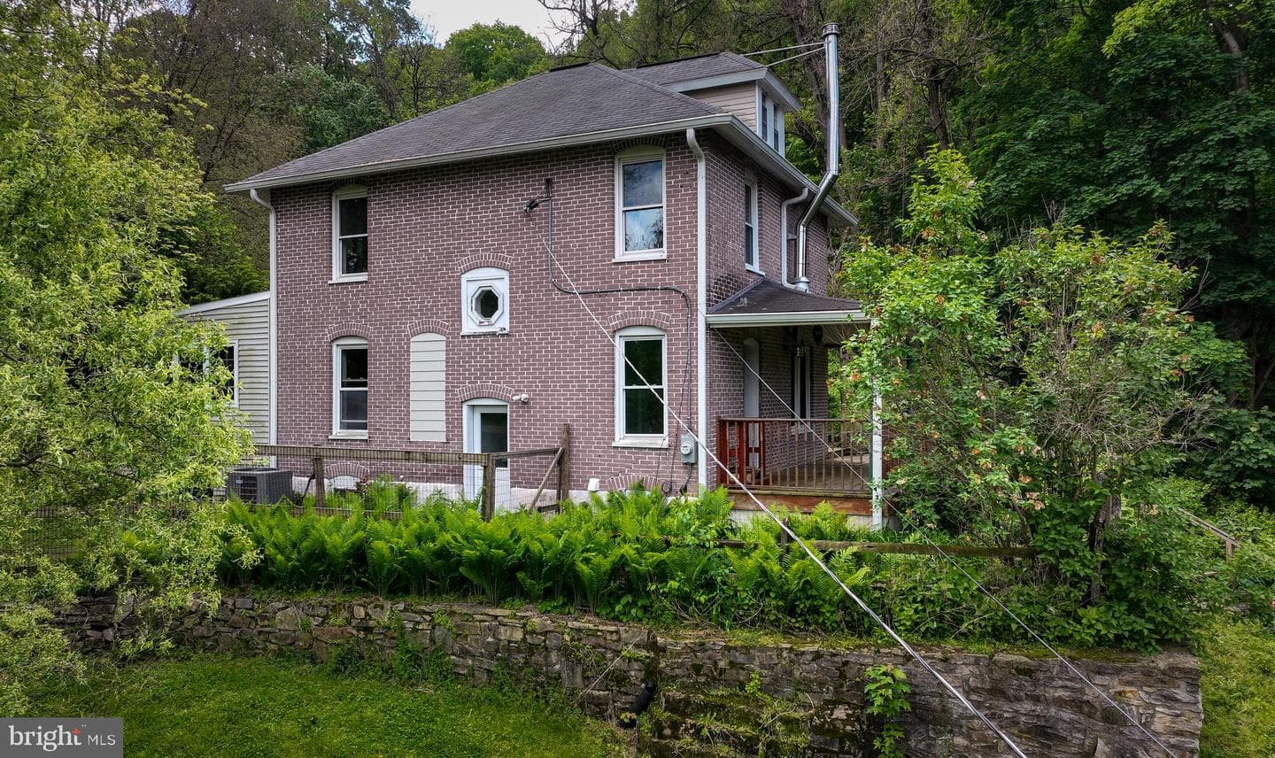 61 Bradley Avenue photo 30