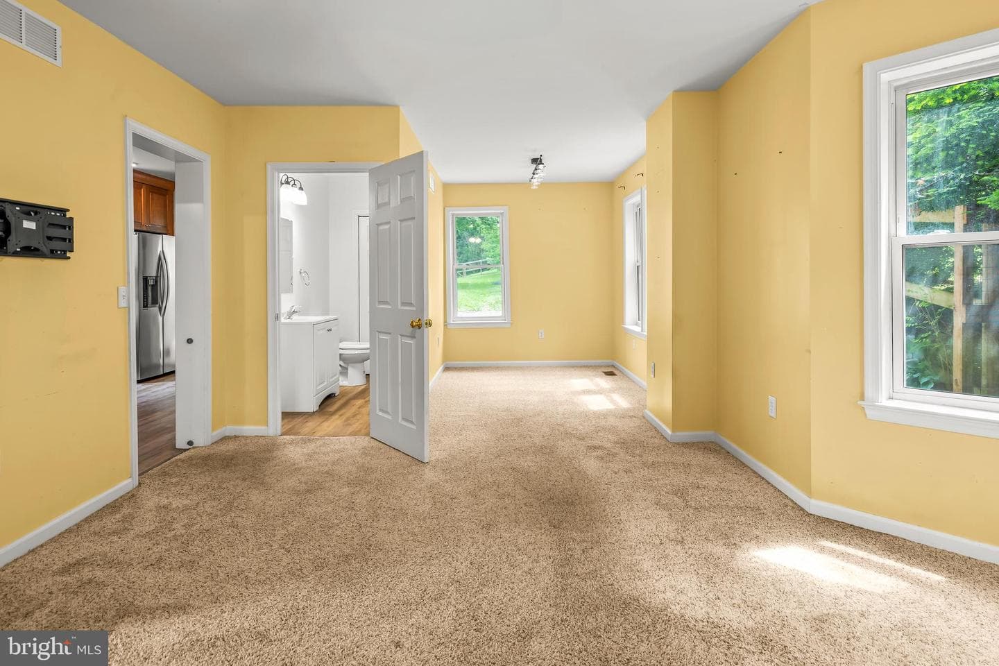 61 Bradley Avenue photo 9