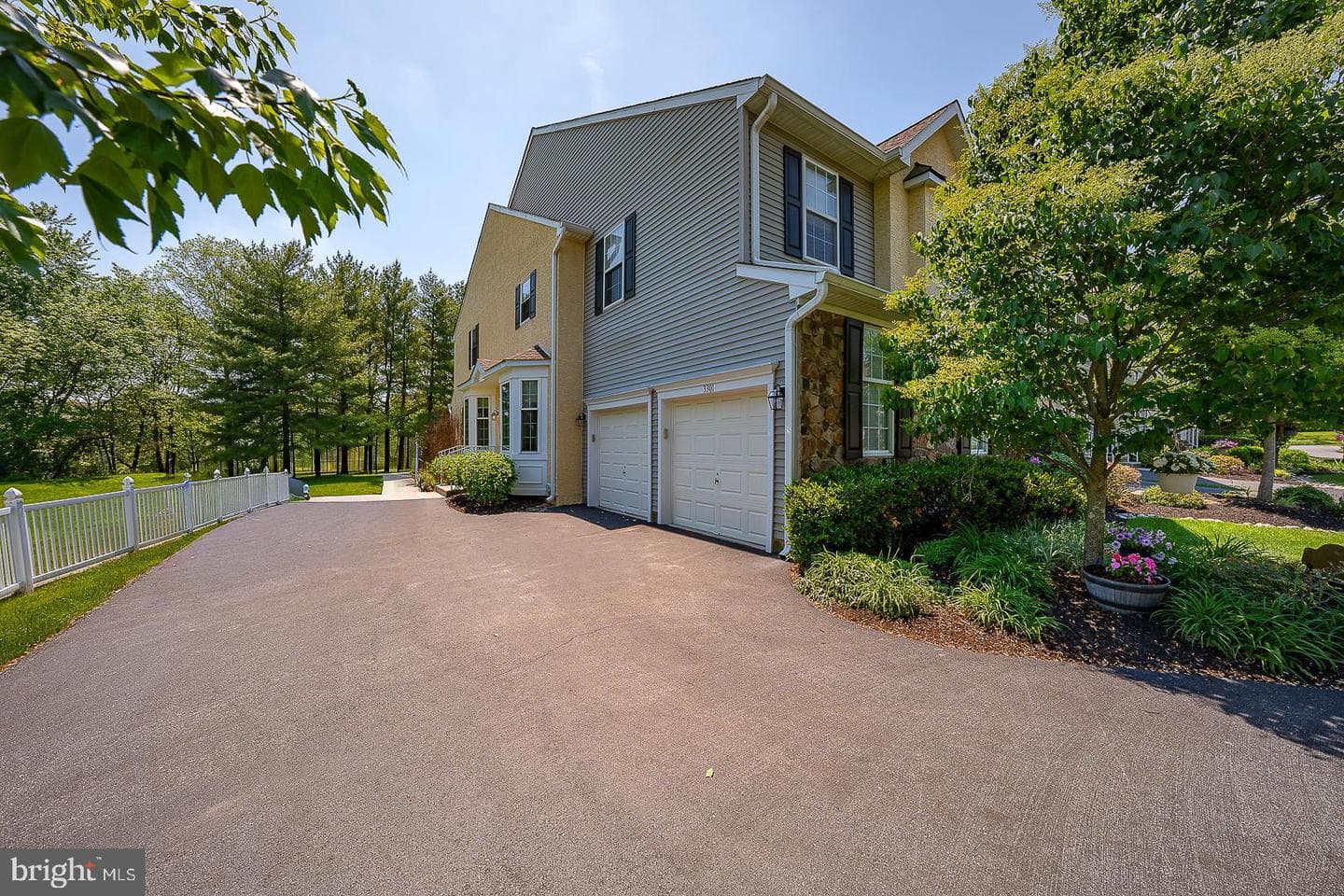 3301 Maplevale Circle photo 3
