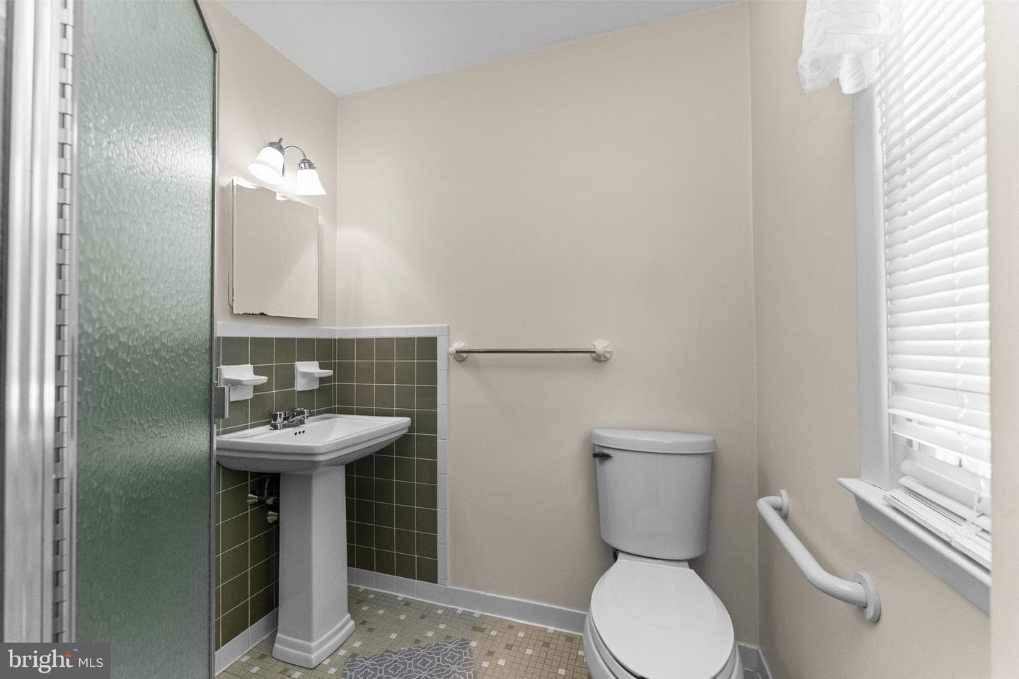 208 Concord Avenue photo 10