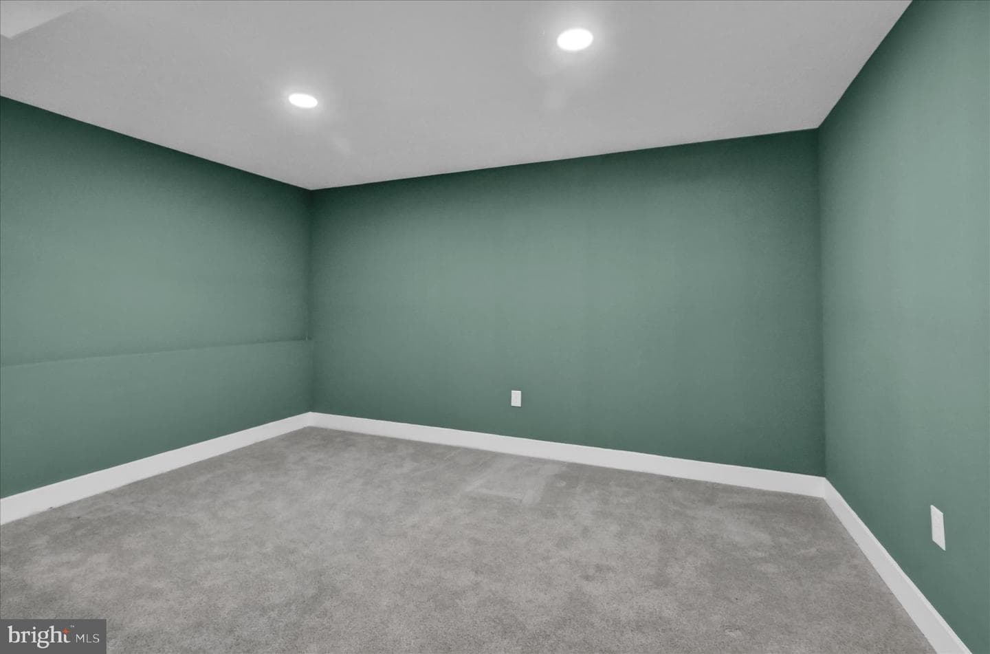 645 Martin Dr photo 34