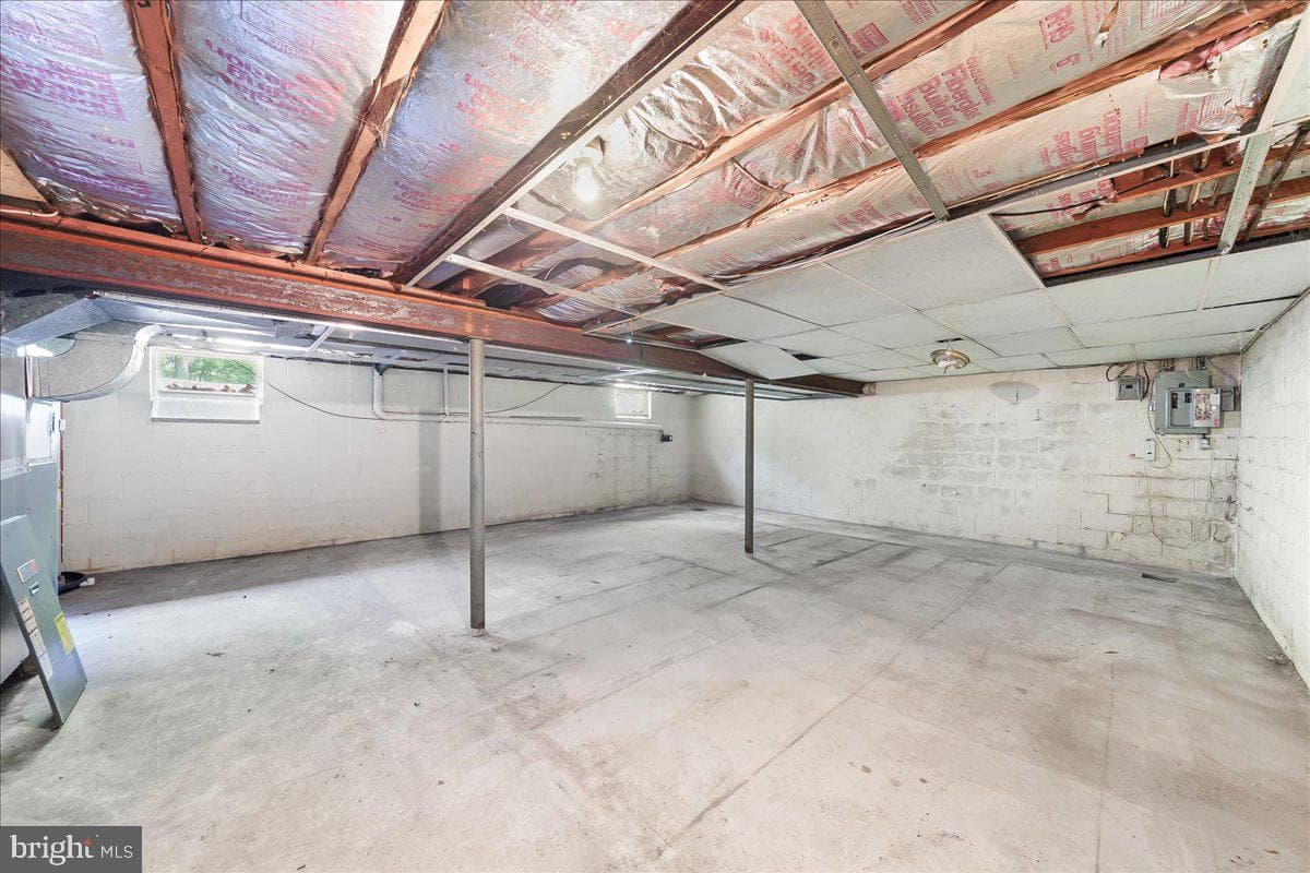 127 Governors Circle photo 13