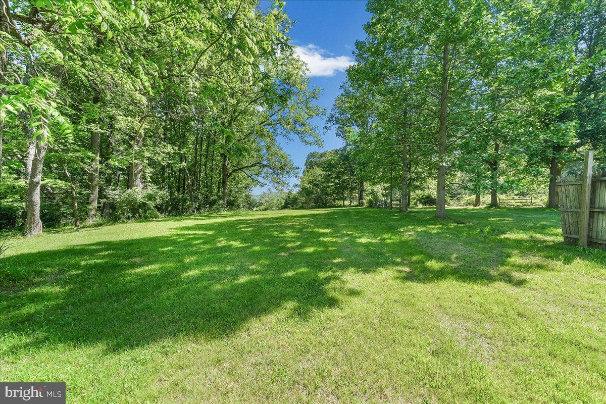 127 Governors Circle photo 3