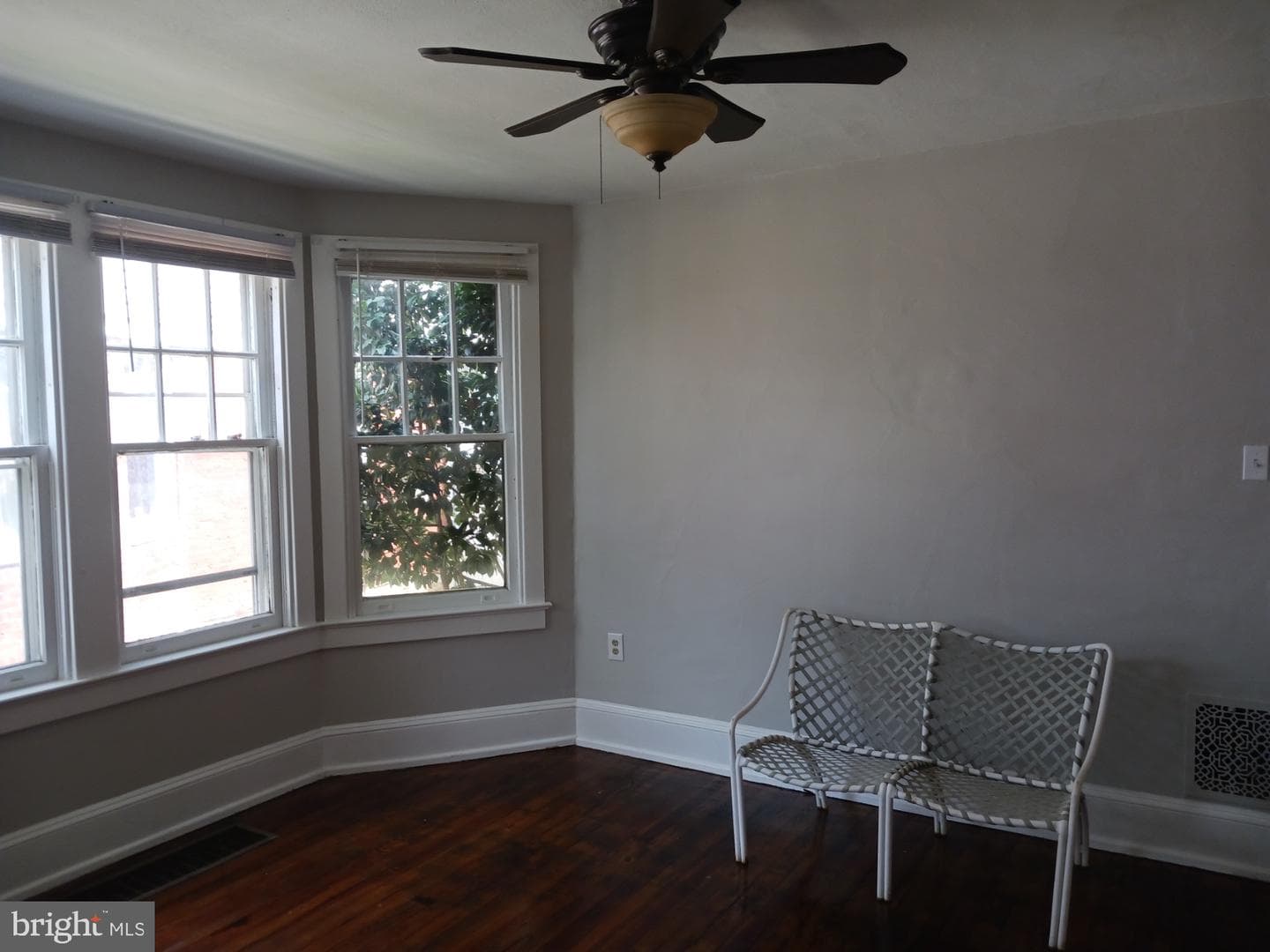 1132 Stirling Street photo 6