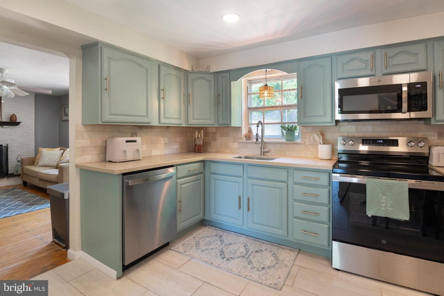 301 Dulles Drive photo 11