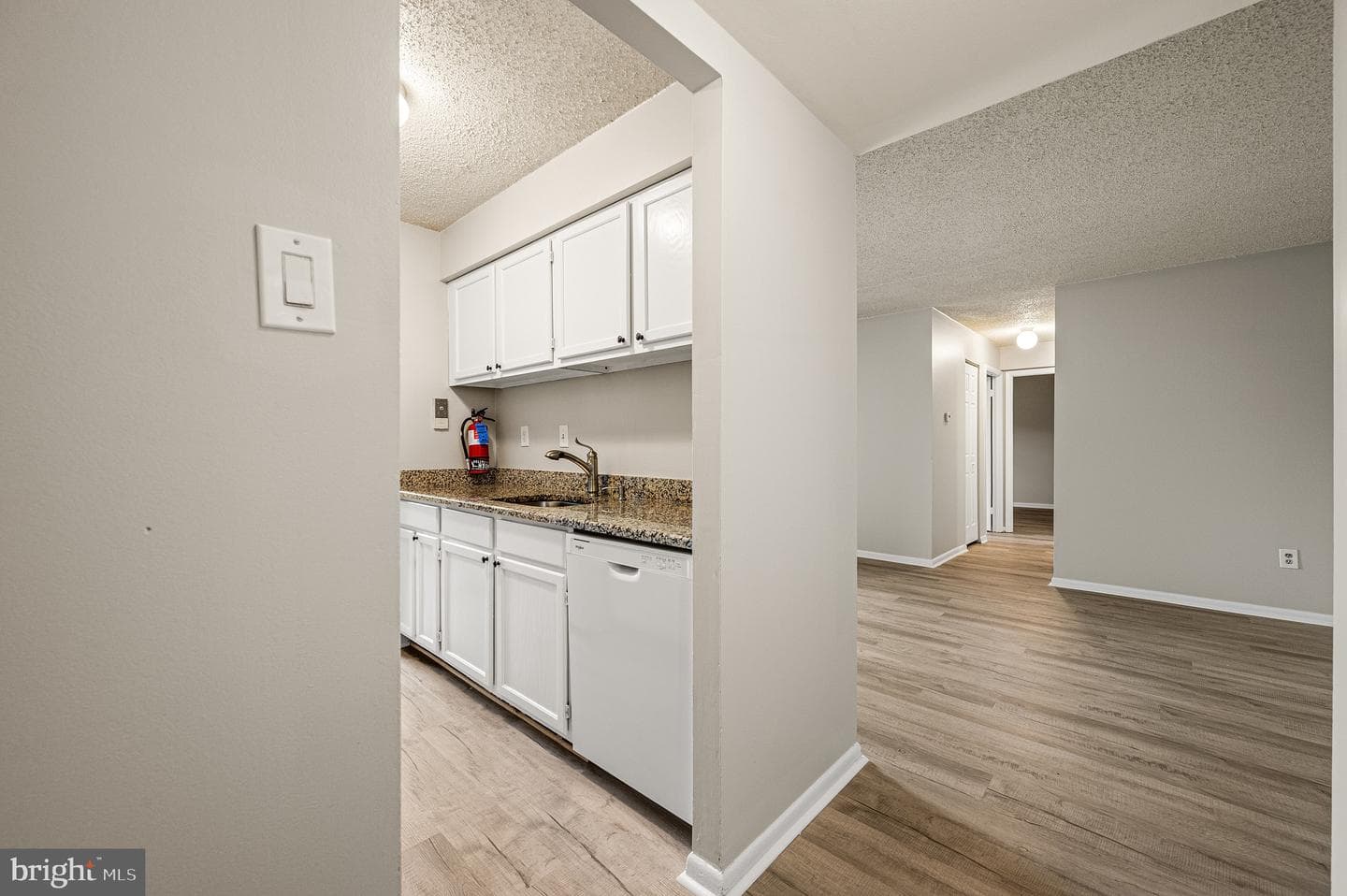 2410 Pond View Drive #2410 photo 19