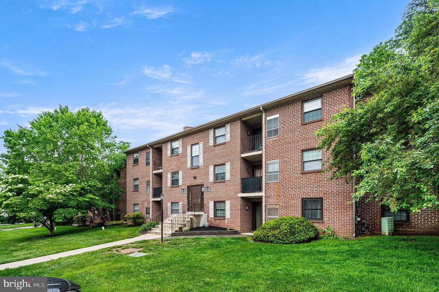 2410 Pond View Drive #2410 photo 2