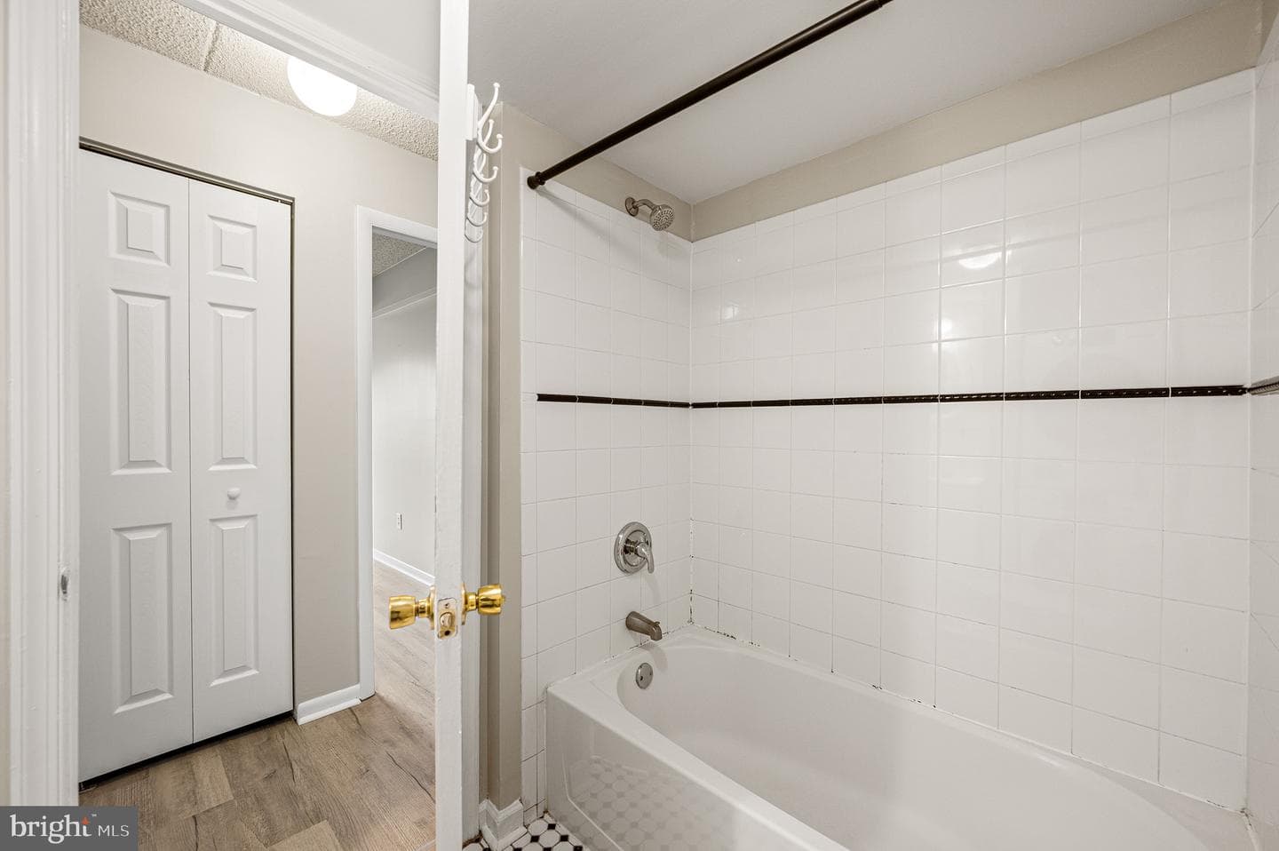 2410 Pond View Drive #2410 photo 20