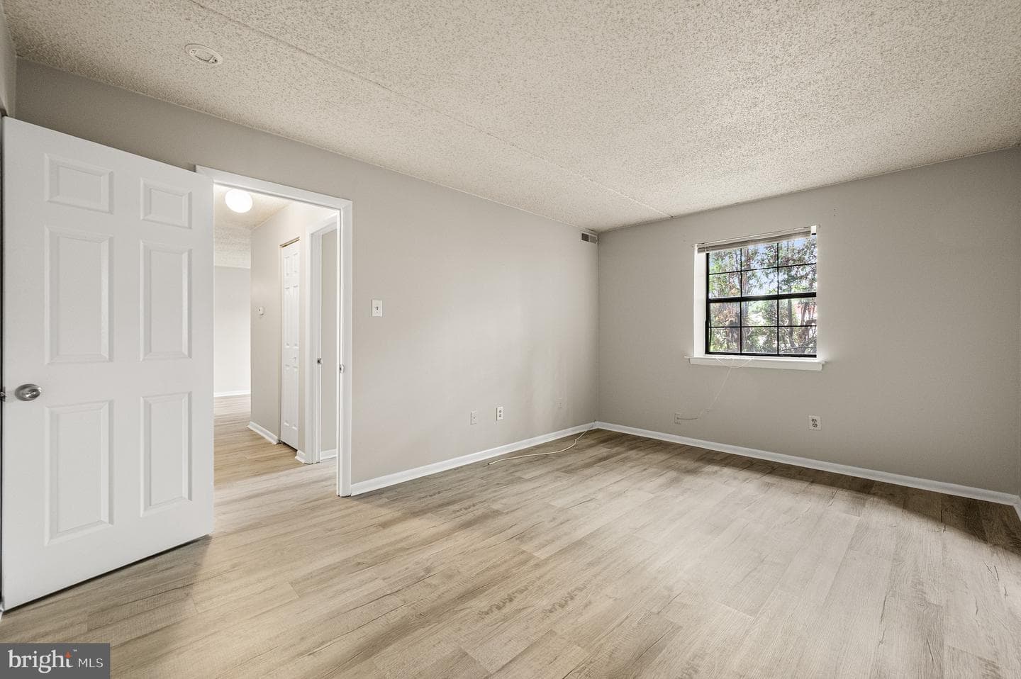 2410 Pond View Drive #2410 photo 24