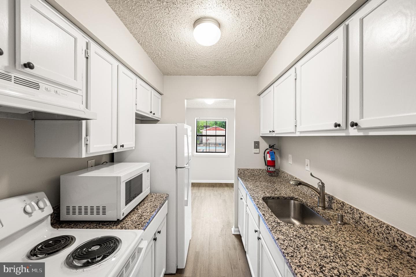2410 Pond View Drive #2410 photo 6