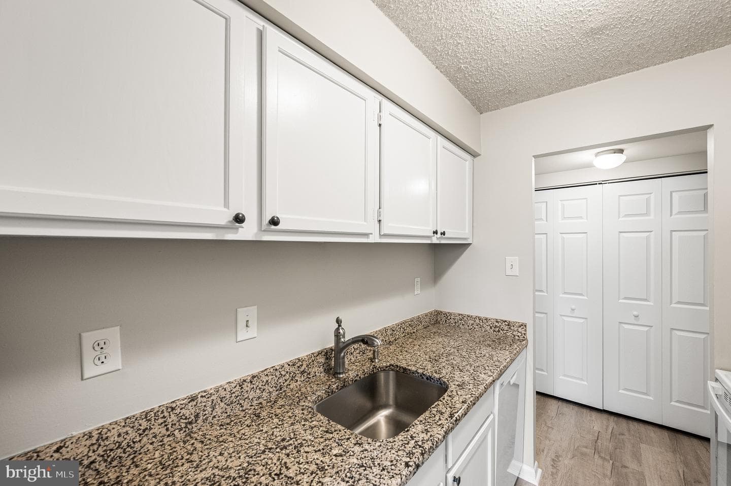 2410 Pond View Drive #2410 photo 7