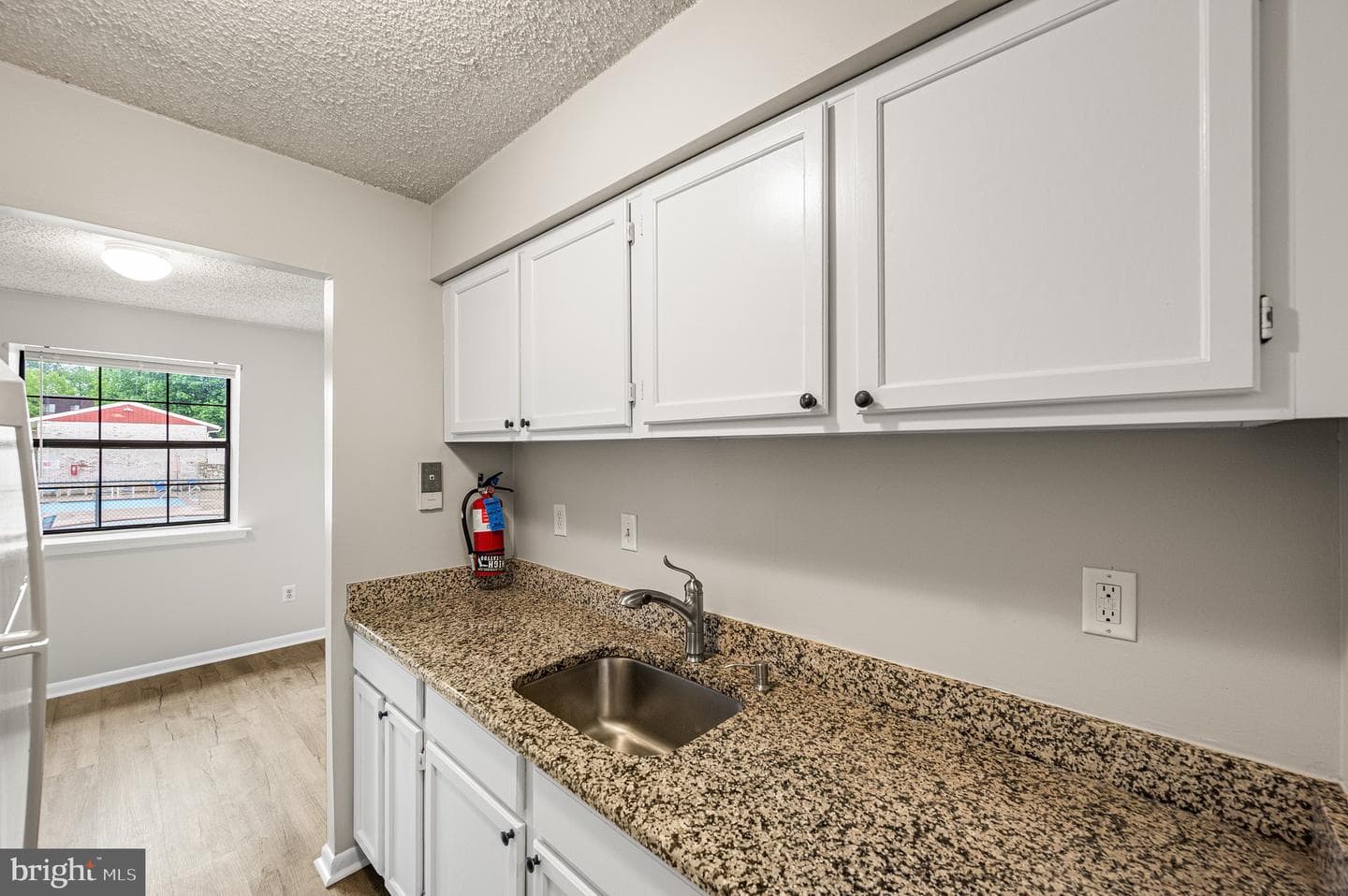 2410 Pond View Drive #2410 photo 8