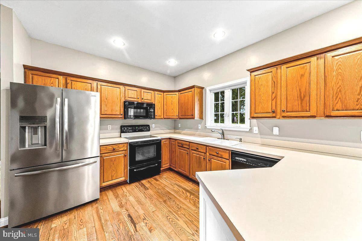 482 W Street Road photo 11