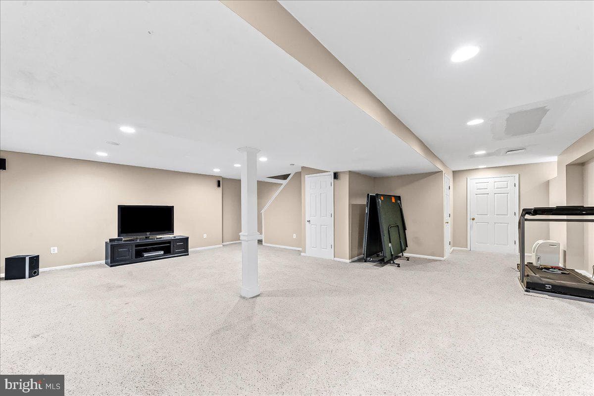 482 W Street Road photo 39