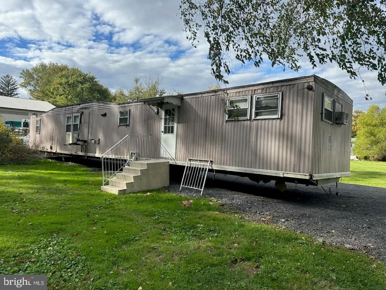 269 Kelton Road photo 1